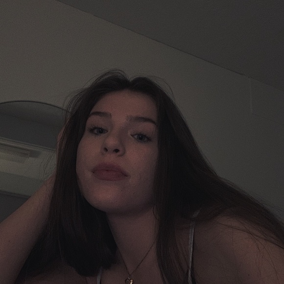 Meet your Posher, Alexandra - Picture 1 of 1